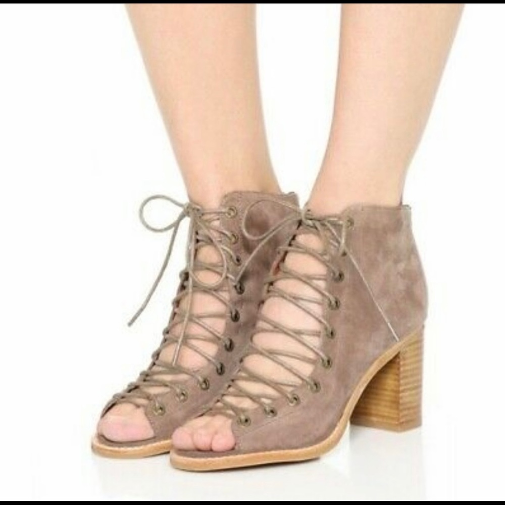 Jeffrey Campbell Cors lace up bootie 6.5